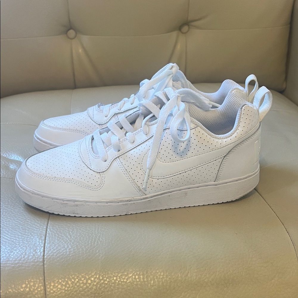 Like new Nike Court Borough size 9. All white. Few scuffs in one pic. 844905-110